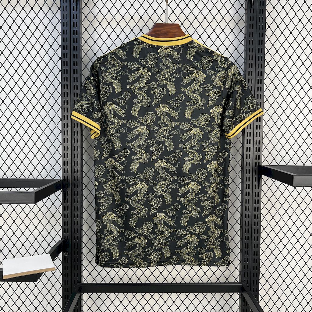 Real Madrid Edición Golden Dragon 2025/26 Versión Fan