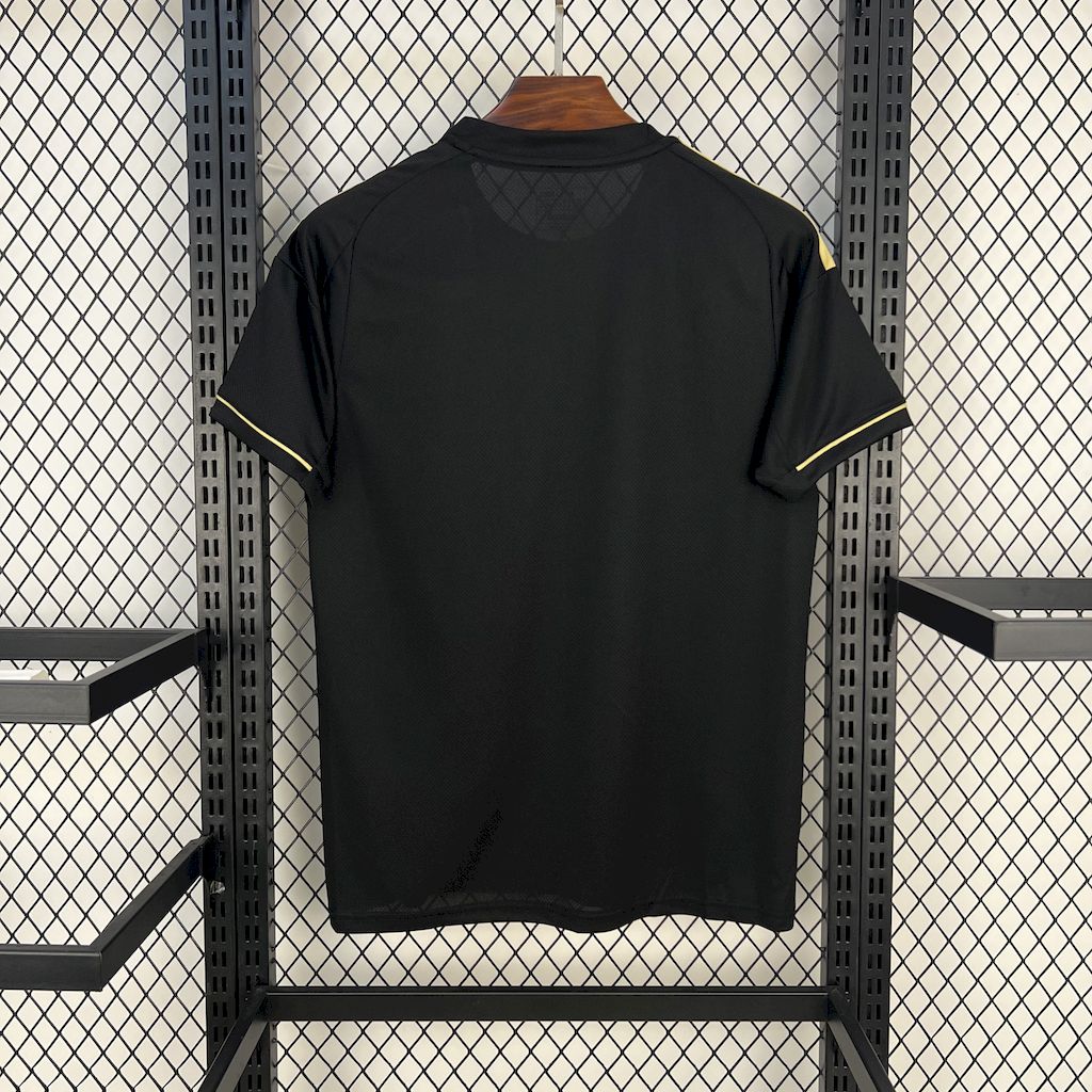 Camiseta Liverpool "Negro Dorado" 2025/26 Versión Fan