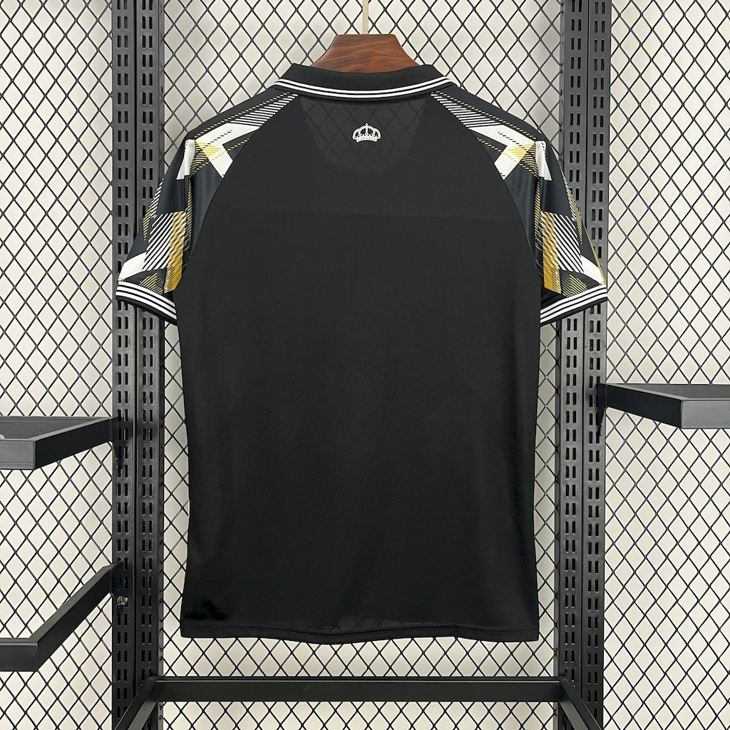 Real Madrid Edición Especial Retro 2025/26 Versión Fan