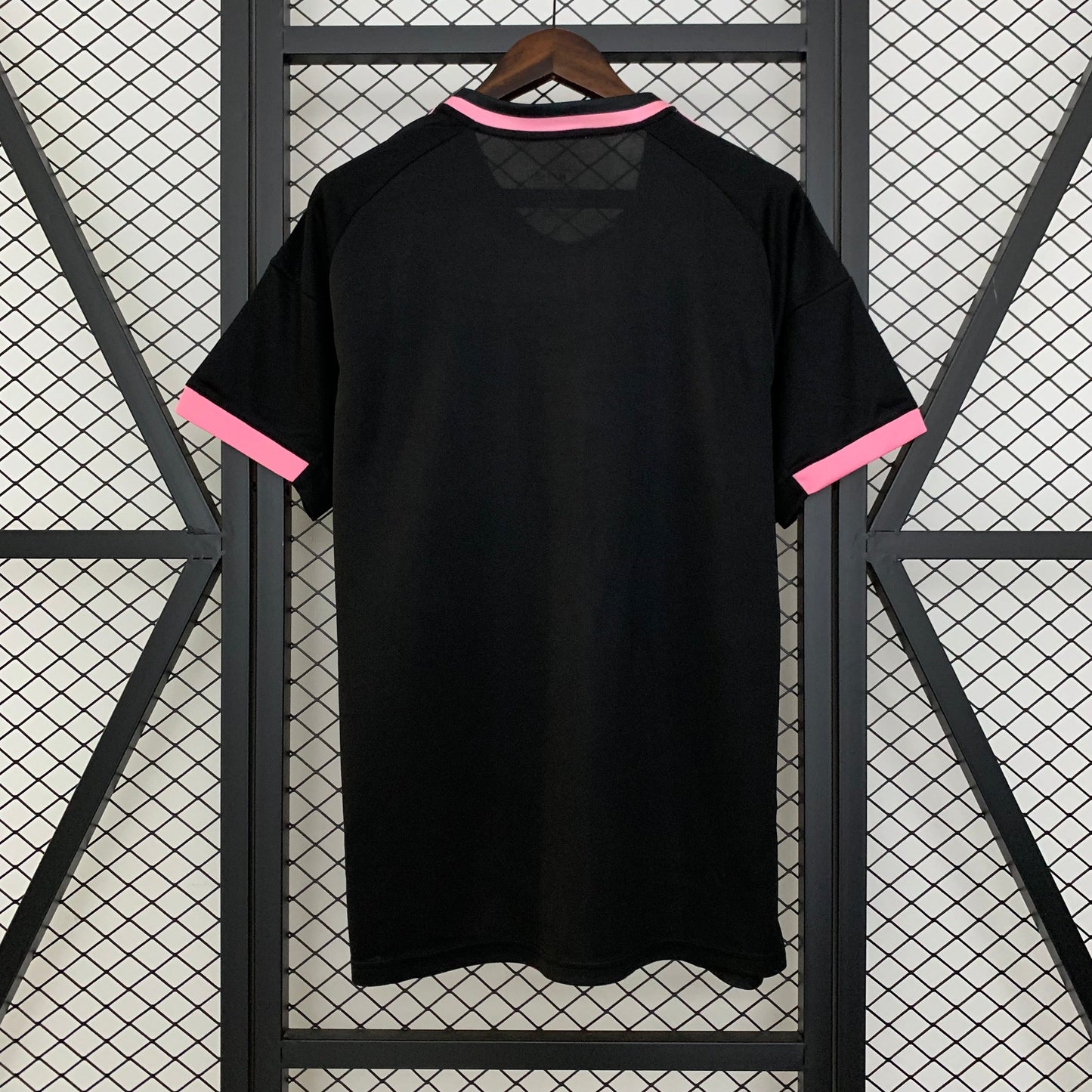 Real Madrid Edición Pink Rosas 2025/26 Versión Fan