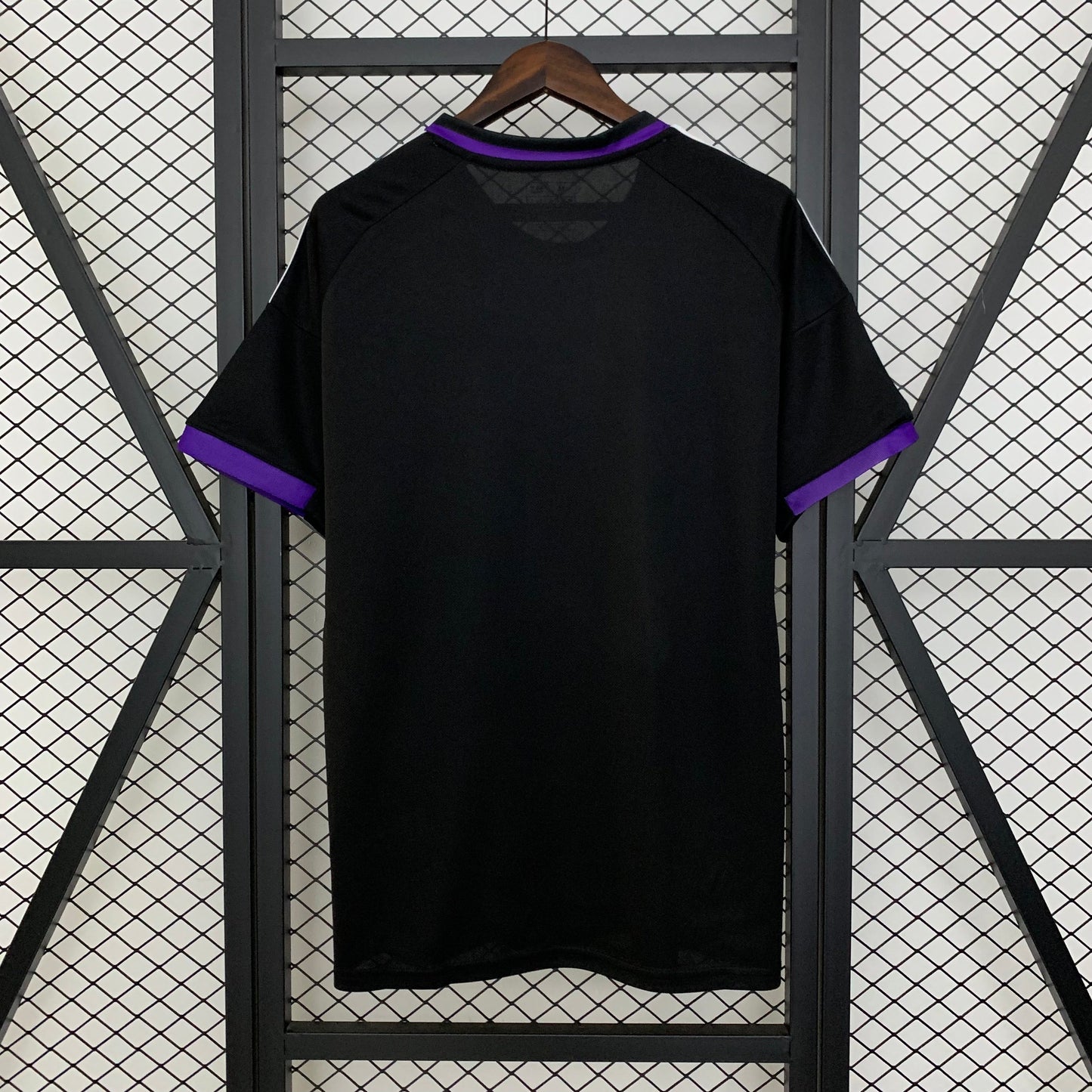 Real Madrid Edición Purple Rosas 2025/26 Versión Fan