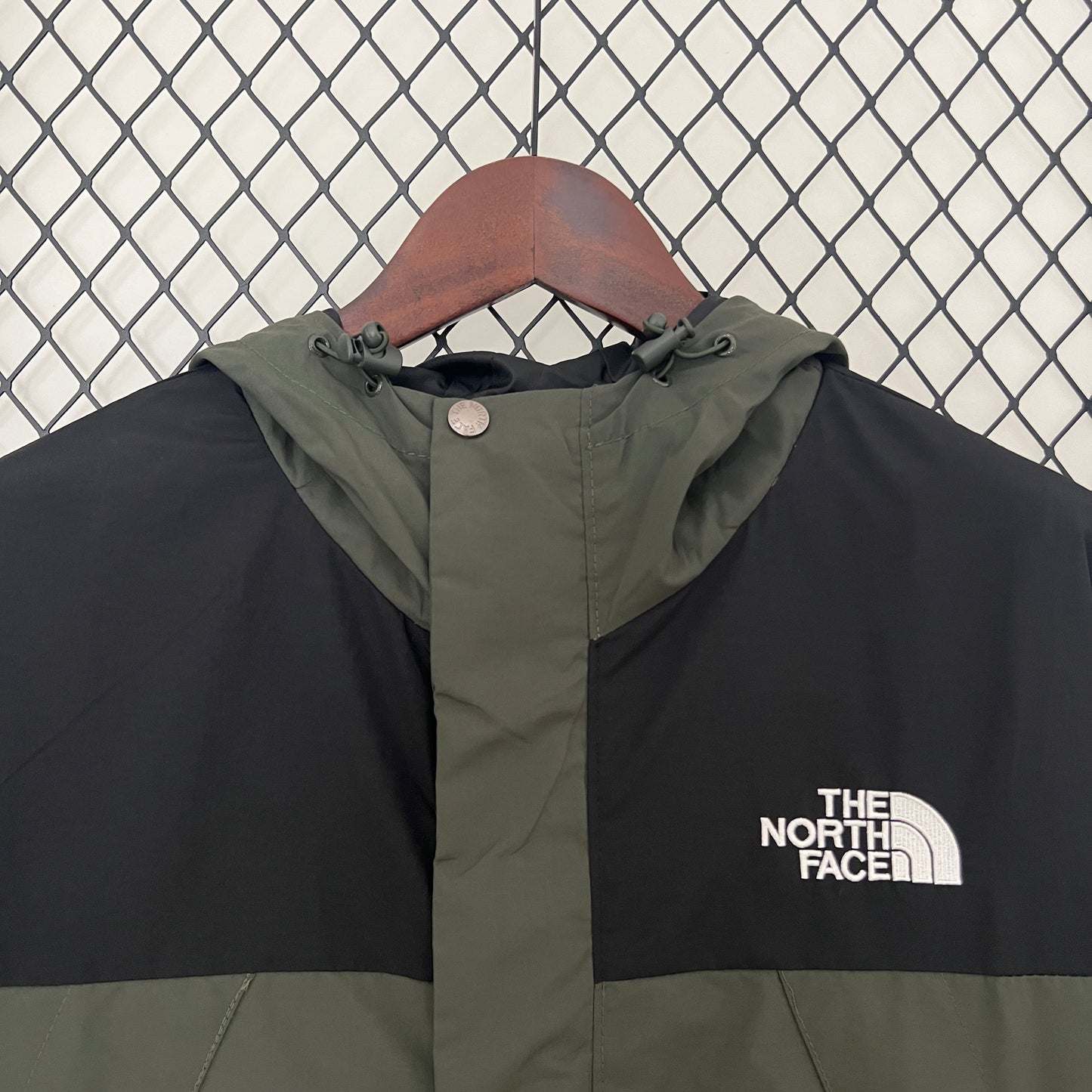 Cortavientos The North Face dark green 2024/25