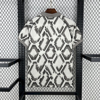 Camiseta Bayern Munich "Edición Especial Escamas Blancas" 2025/26 Versión Fan