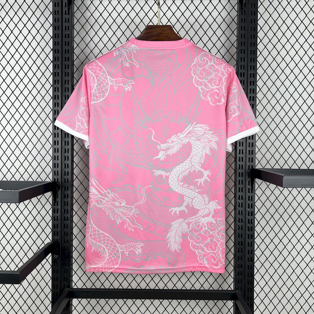 Real Madrid Edición Pink Dragon 2025/26 Versión Fan