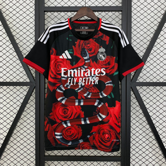 Real Madrid Edición Red Rosas 2025/26 Versión Fan
