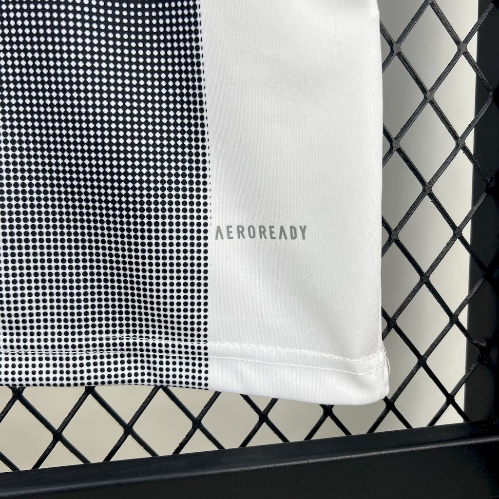 Newcastle United Local 2025/26 Versión Fan