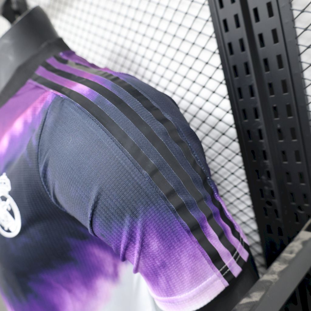 Real Madrid Edición Especial Negro y Morado 2025/26 Versión Jugador