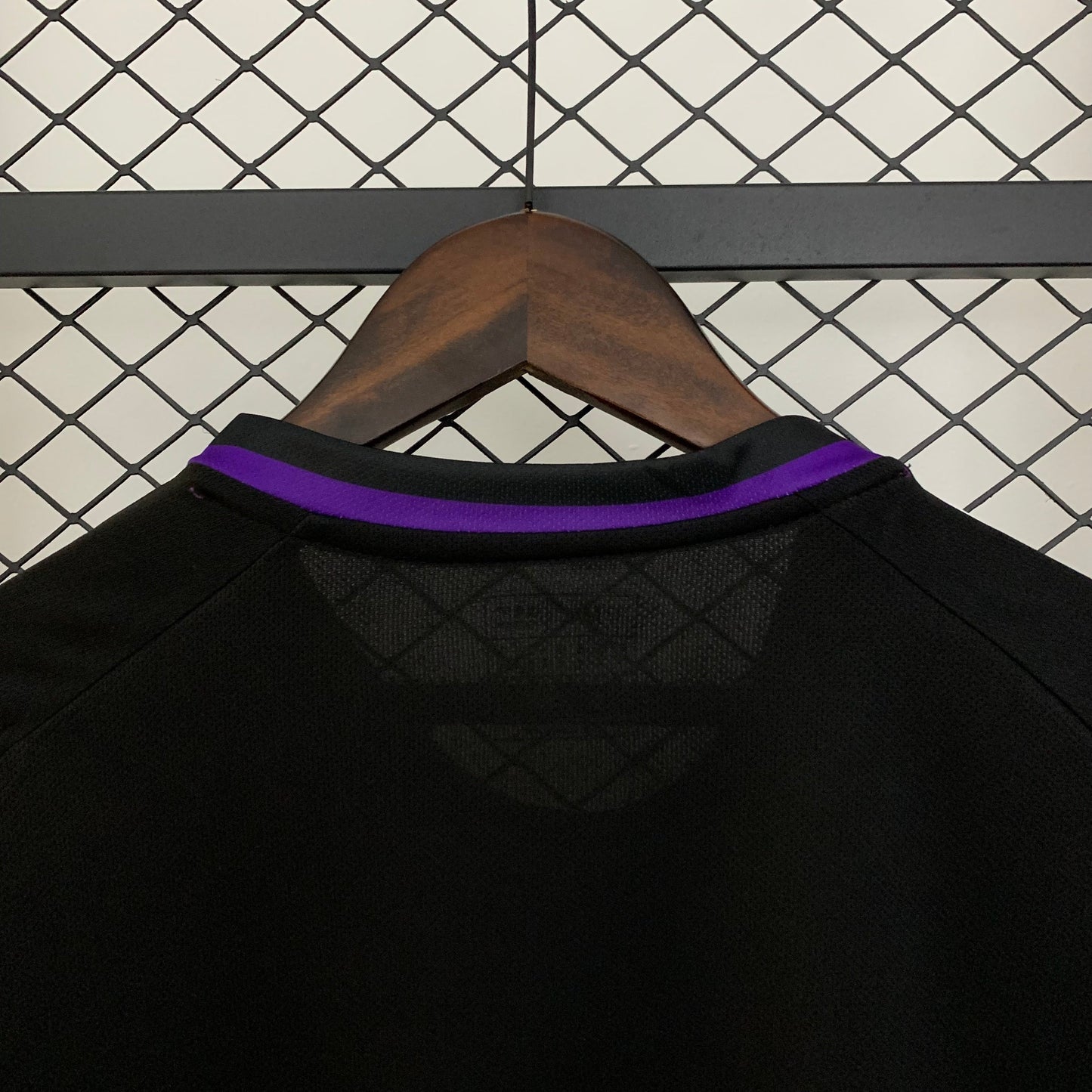 Real Madrid Edición Purple Rosas 2025/26 Versión Fan