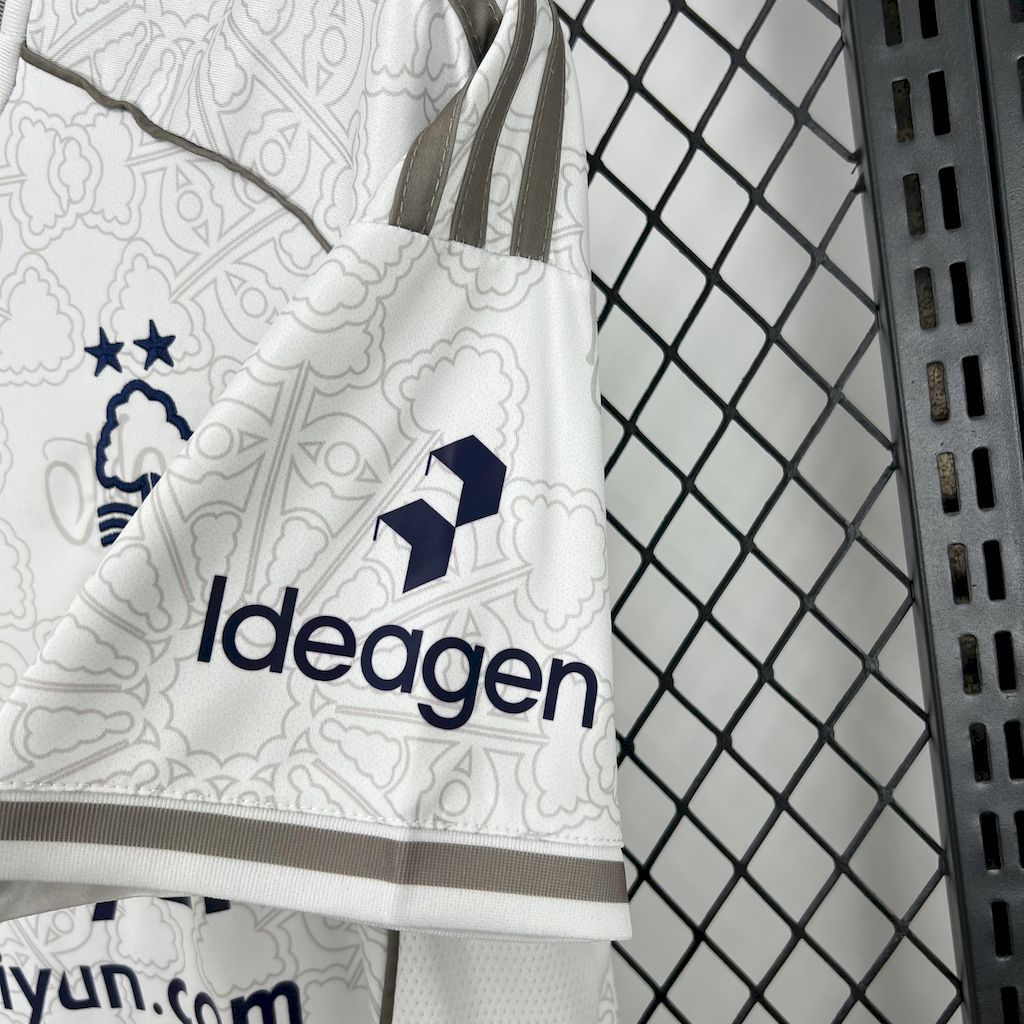 Nottingham Forest Visita 2025/26 Versión Fan