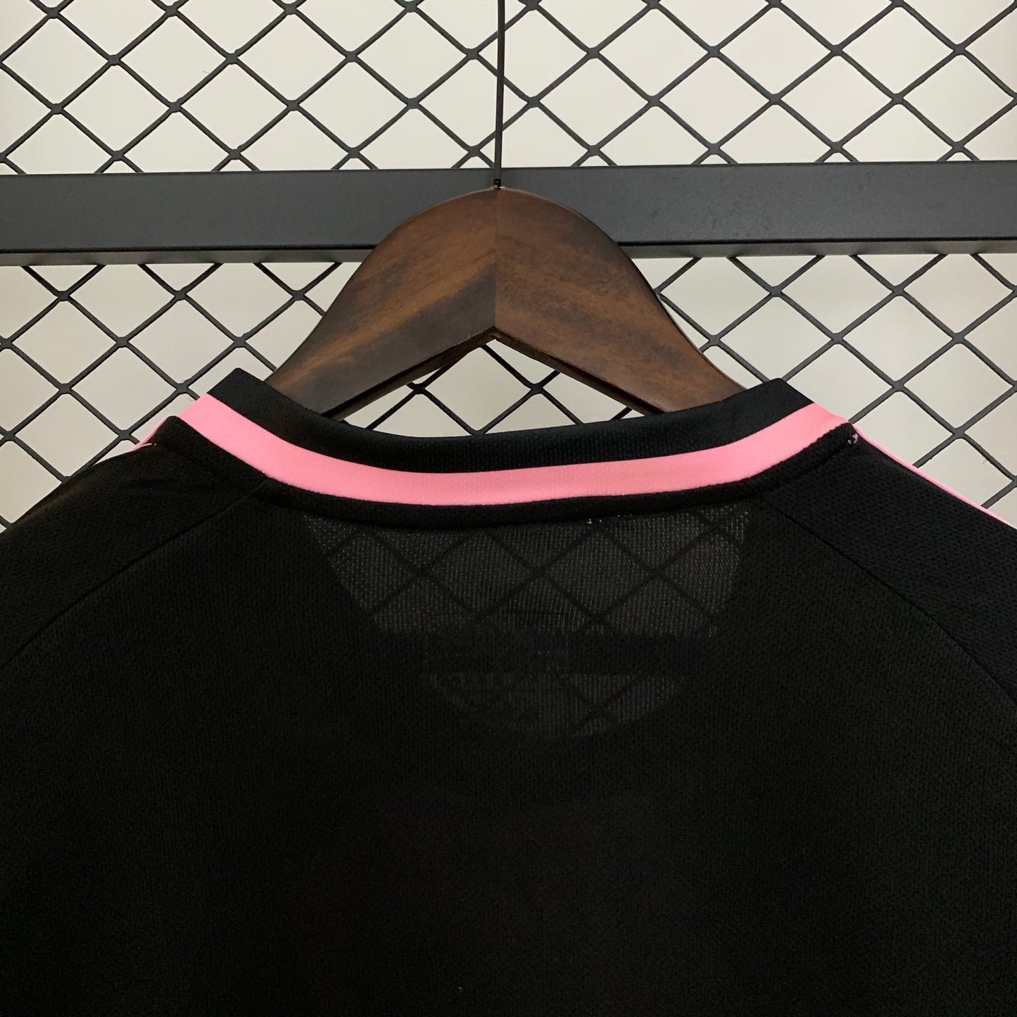 Real Madrid Edición Pink Rosas 2025/26 Versión Fan