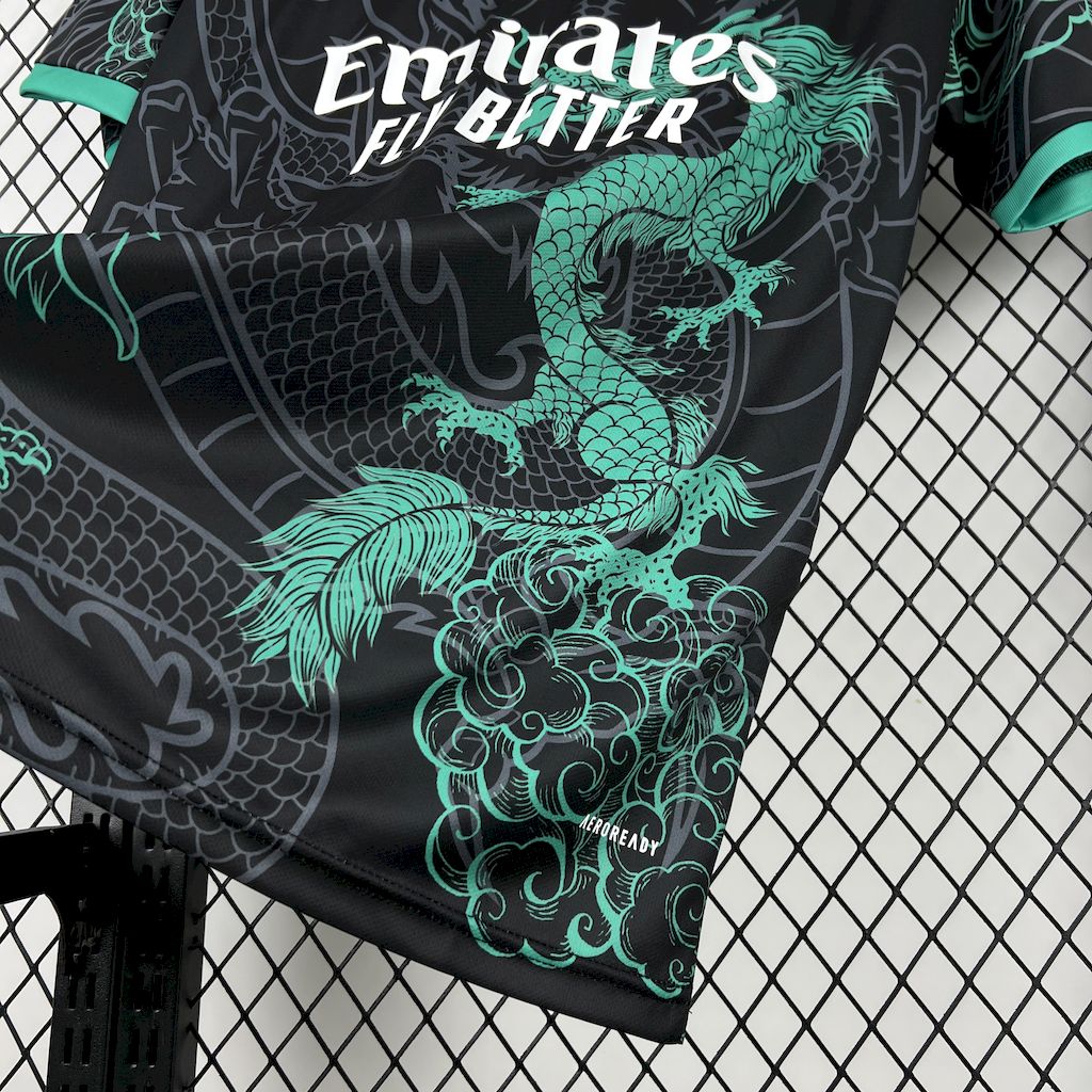 Real Madrid Edición Dragón Negro y Verde 2025/26 Versión Fan