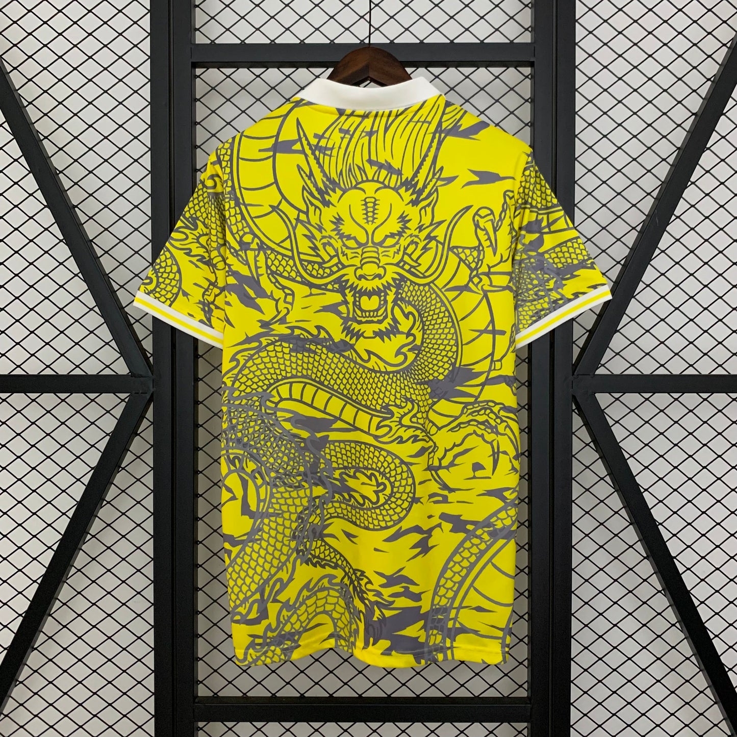 Real Madrid Edición Yellow Dragon 2025/26 Versión Fan