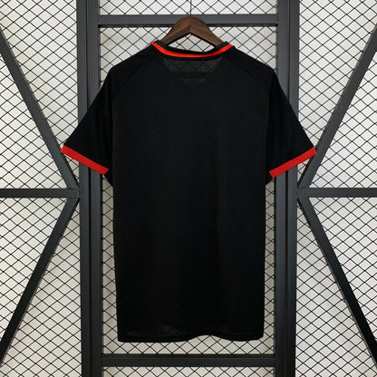 Real Madrid Edición Red Rosas 2025/26 Versión Fan