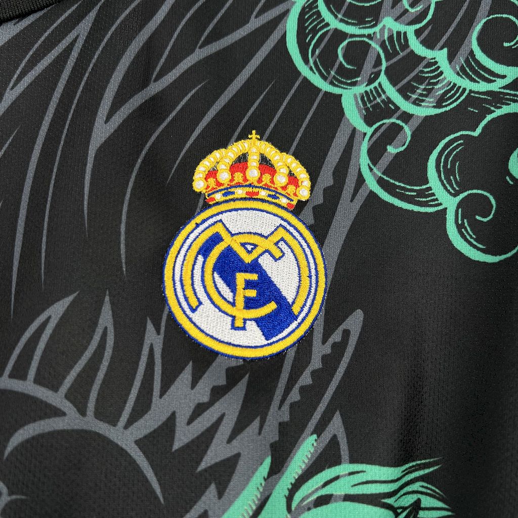 Real Madrid Edición Dragón Negro y Verde 2025/26 Versión Fan
