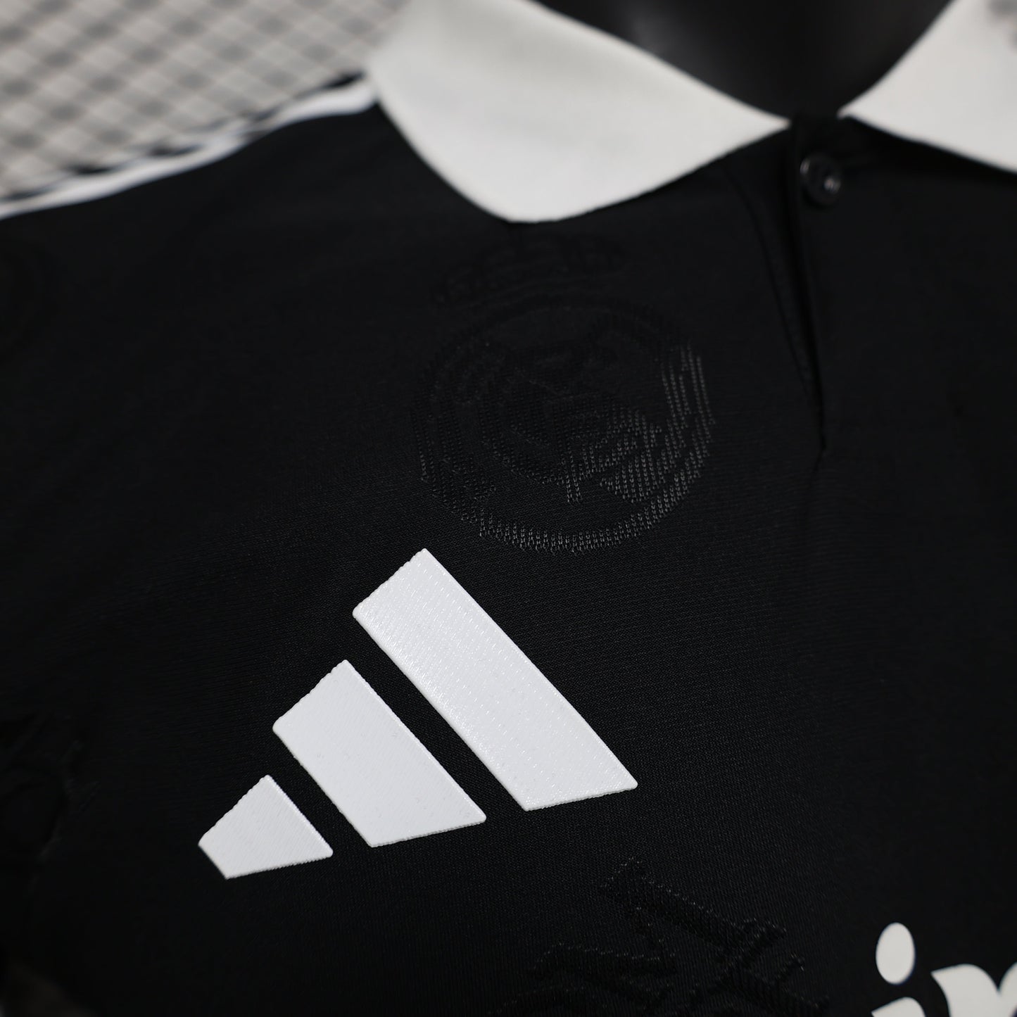 Real Madrid Polo Negro 2025/26 Versión Jugador