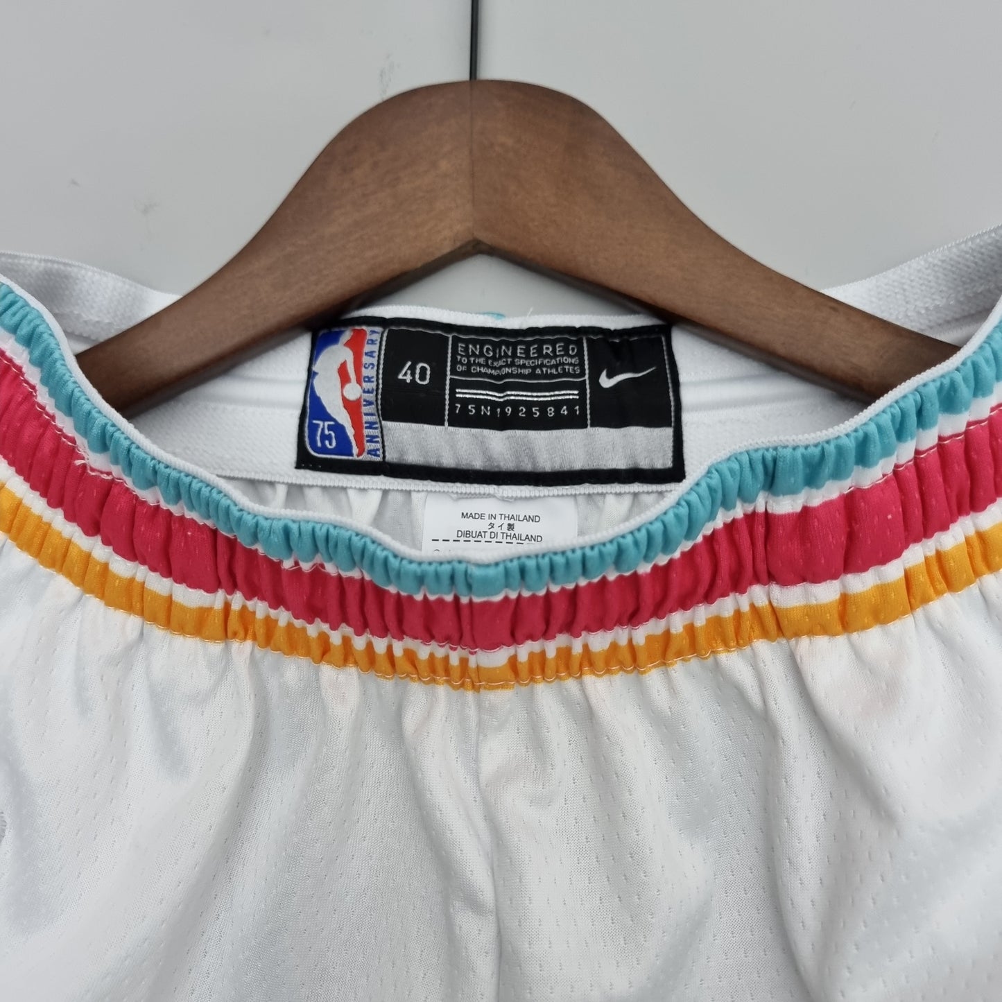 Camiseta San Antonio Spurs "Urban Edition" Shorts Blancos