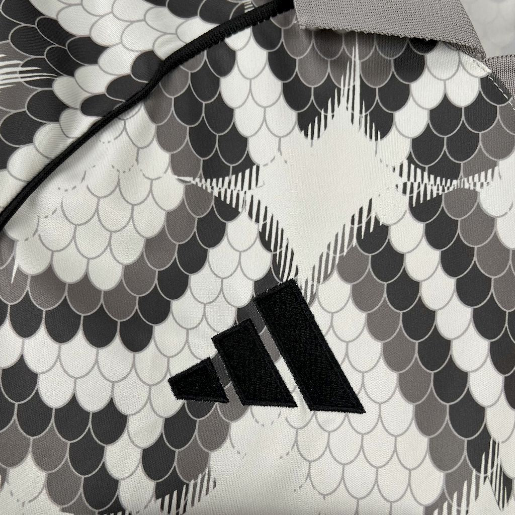 Camiseta Bayern Munich "Edición Especial Escamas Blancas" 2025/26 Versión Fan