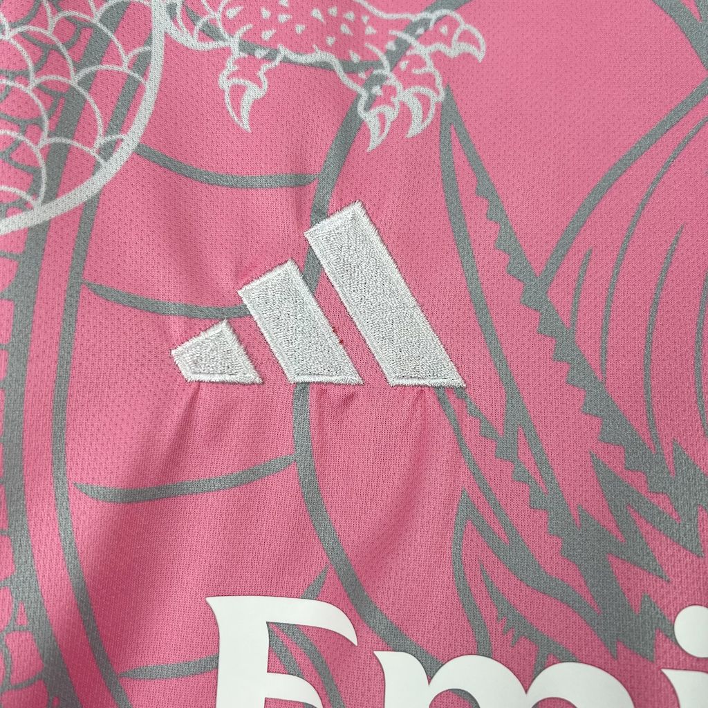 Real Madrid Edición Pink Dragon 2025/26 Versión Fan
