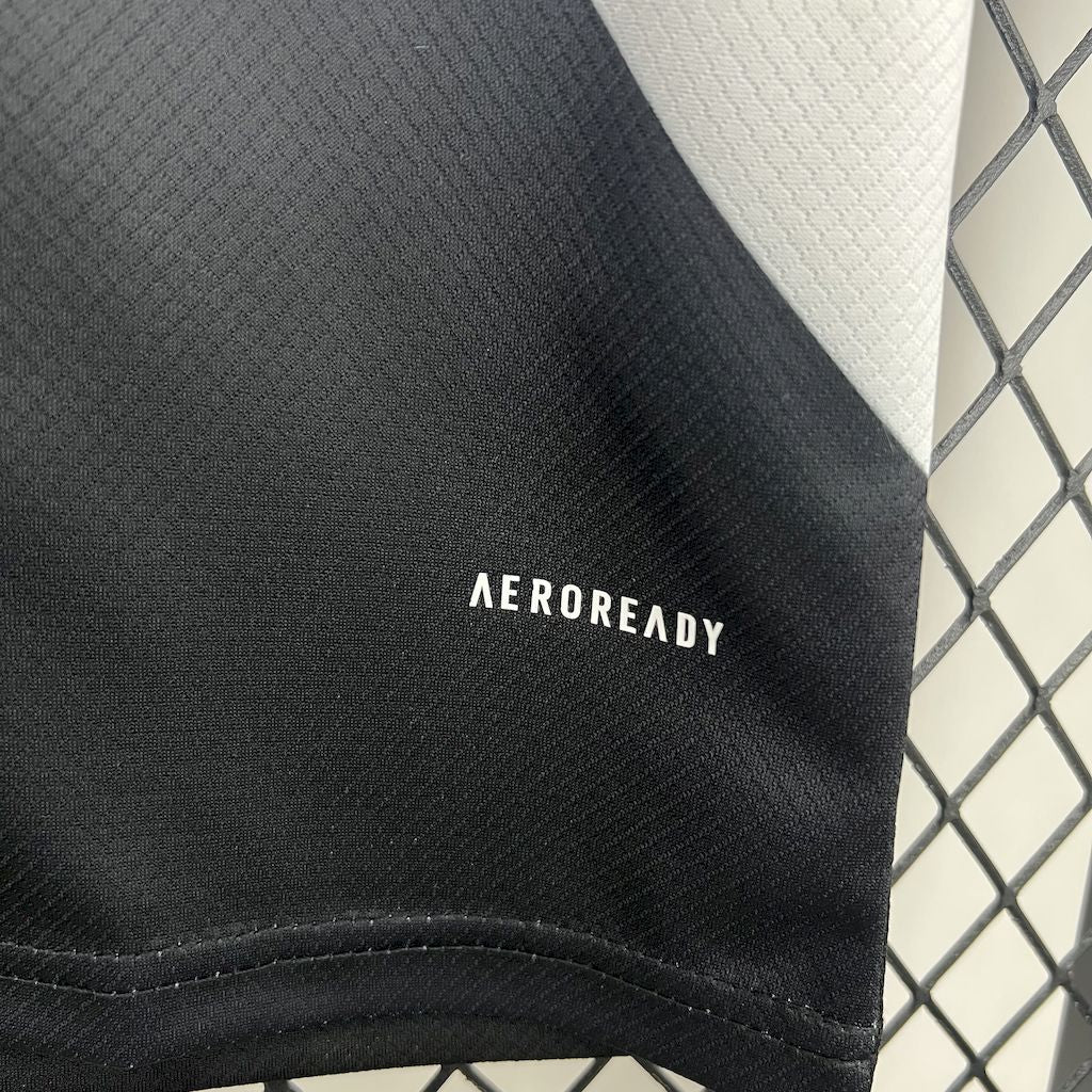 Real Madrid Edición Especial Retro 2025/26 Versión Fan