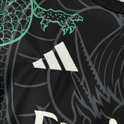 Real Madrid Edición Dragón Negro y Verde 2025/26 Versión Fan