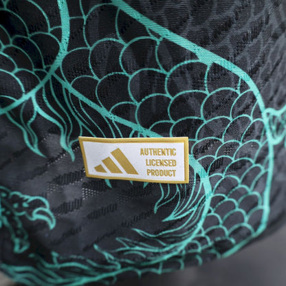 Real Madrid Edición Dragón Negro y Verde 2025/26 Versión Jugador