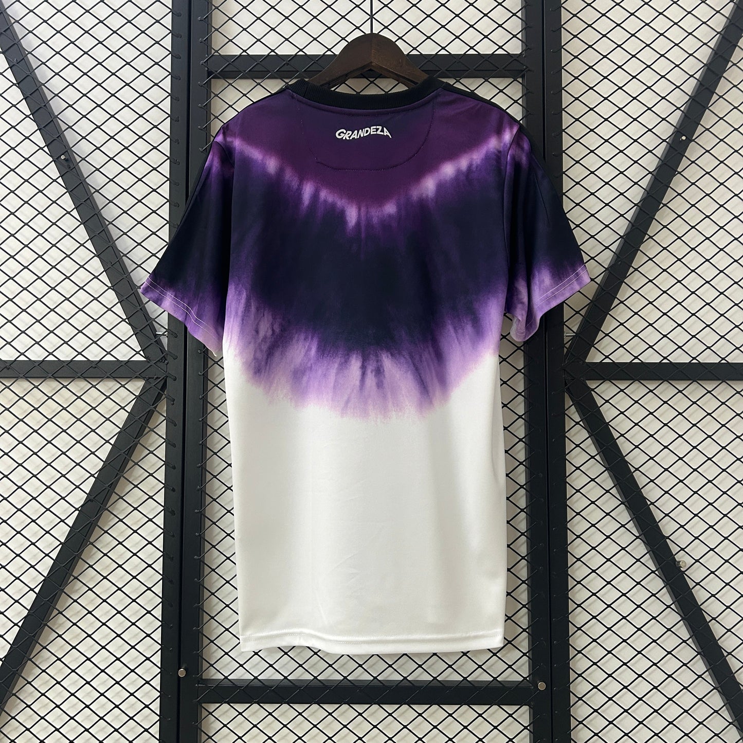 Real Madrid Edición Especial Negro y Morado 2025/26 Versión Fan