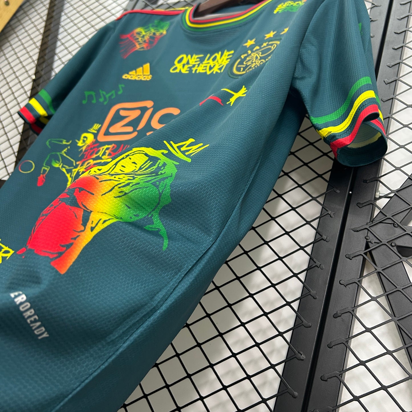 Ajax Edición Especial "Bob Marley Verde" 2025/26 Versión Fan