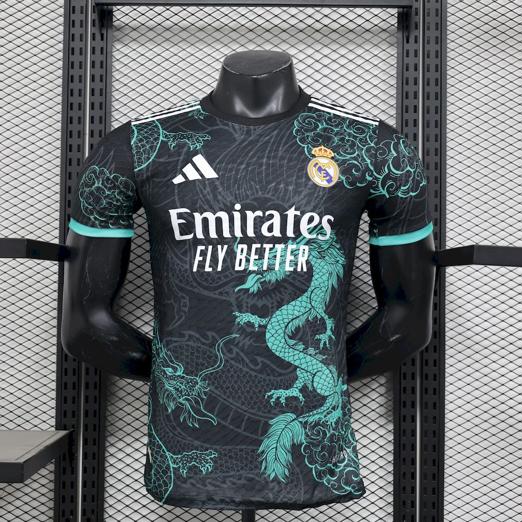 Real Madrid Edición Dragón Negro y Verde 2025/26 Versión Jugador