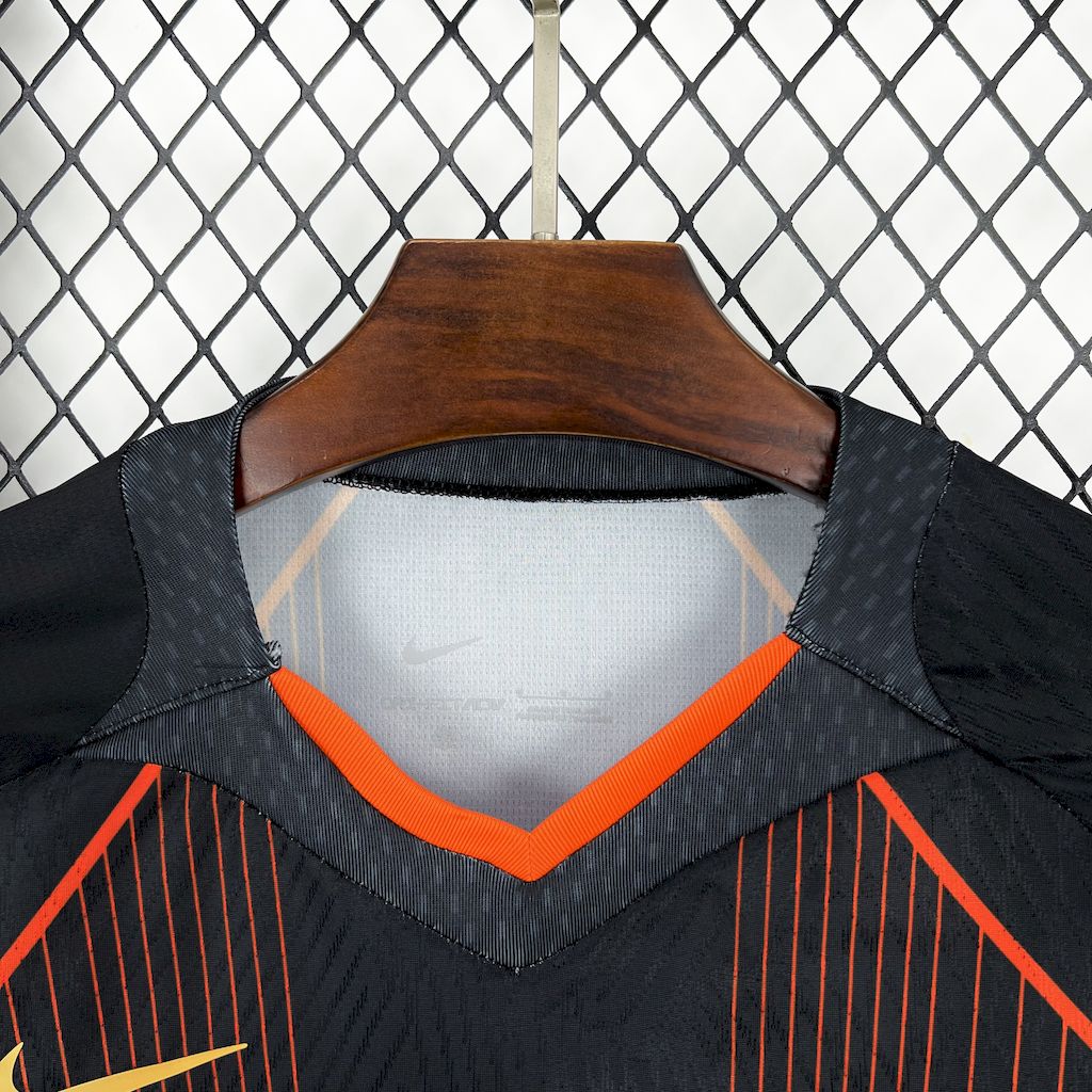 Camiseta FC Barcelona Edición Especial Negro y Naranja 2025/26 Versión Fan