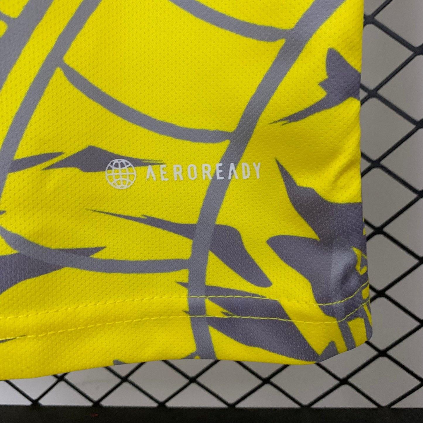 Real Madrid Edición Yellow Dragon 2025/26 Versión Fan