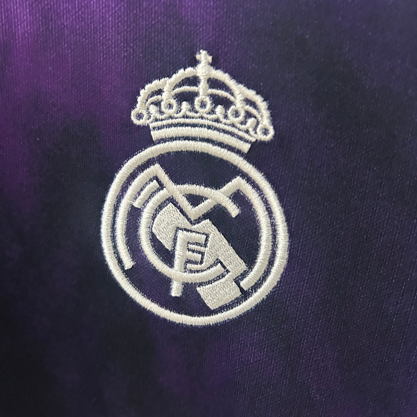 Real Madrid Edición Especial Negro y Morado 2025/26 Versión Fan