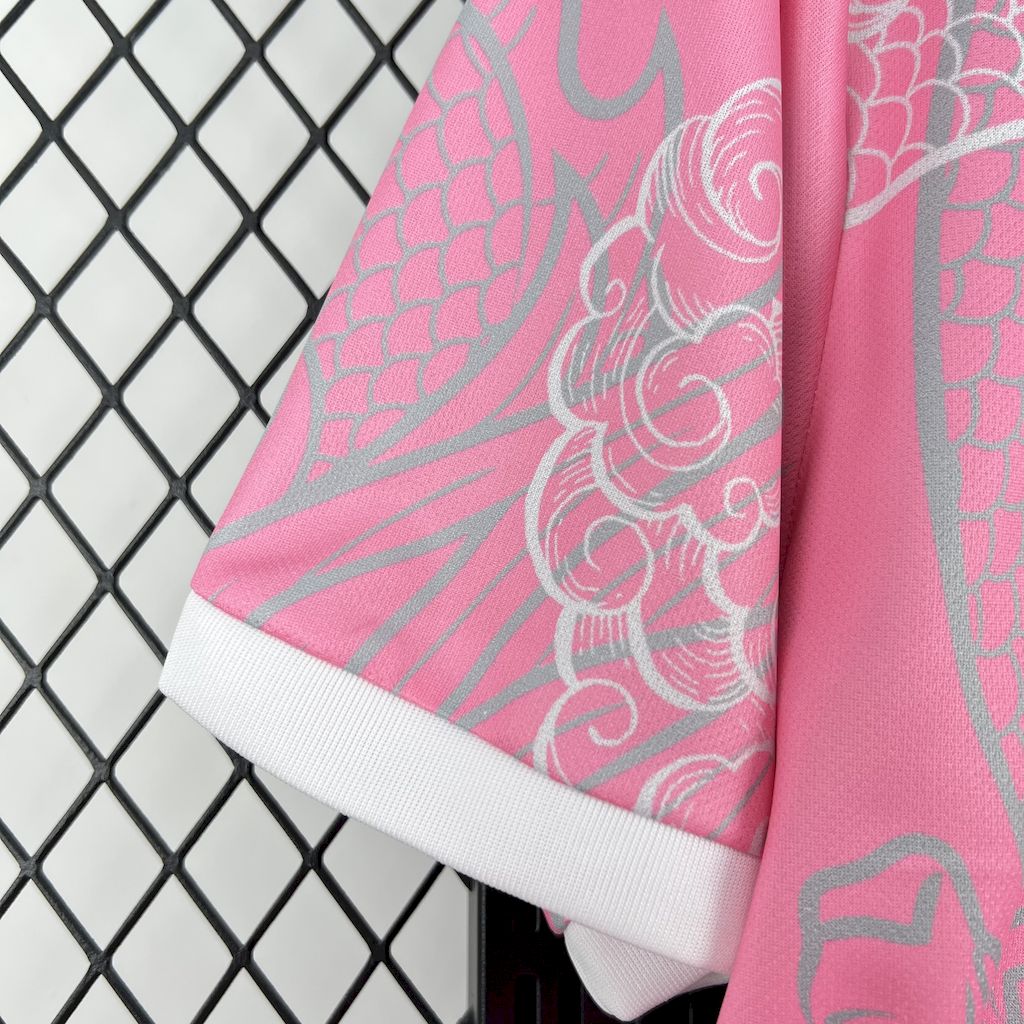 Real Madrid Edición Pink Dragon 2025/26 Versión Fan