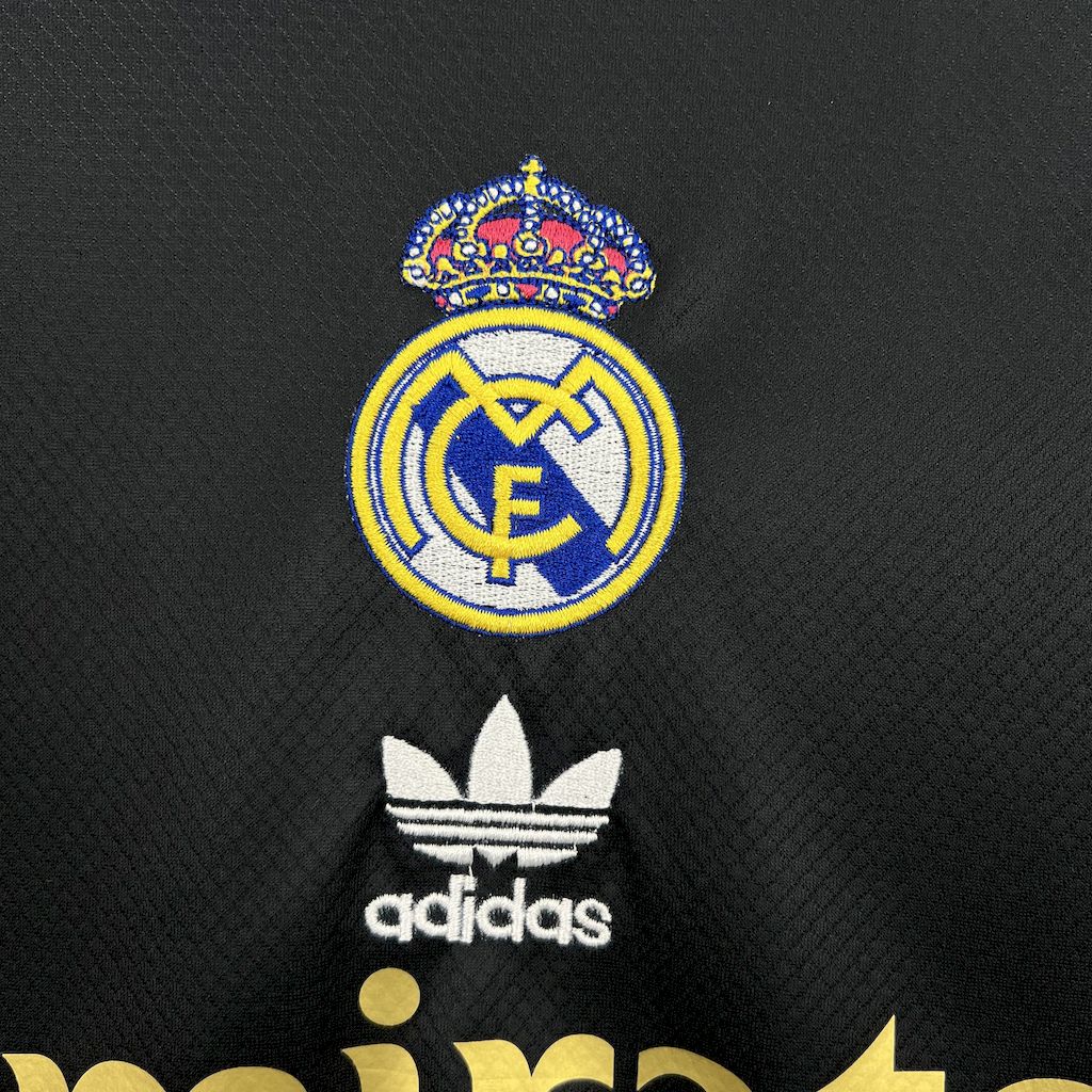 Real Madrid Edición Especial Retro 2025/26 Versión Fan