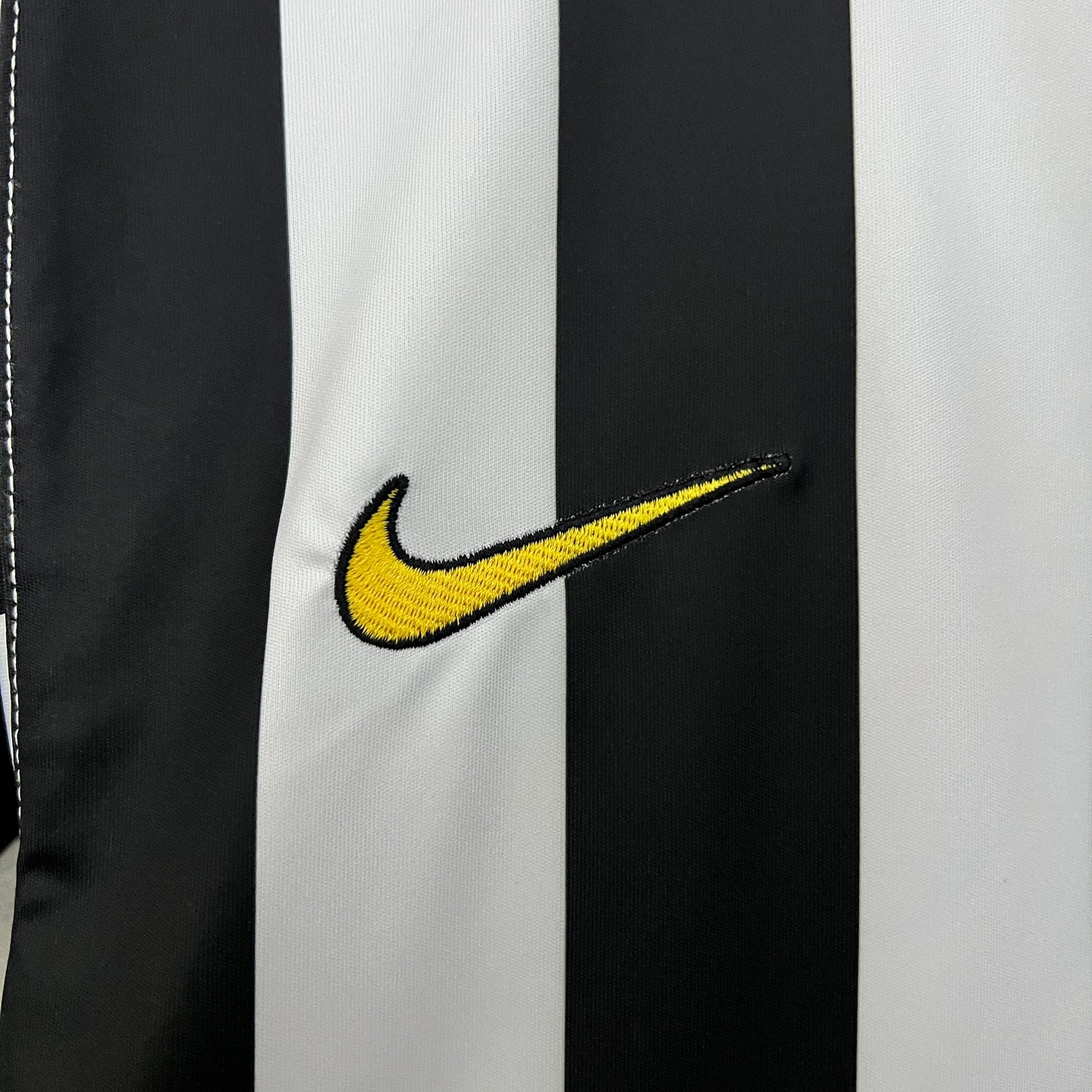 Camiseta Juventus Local Retro 2003/04 Versión Fan