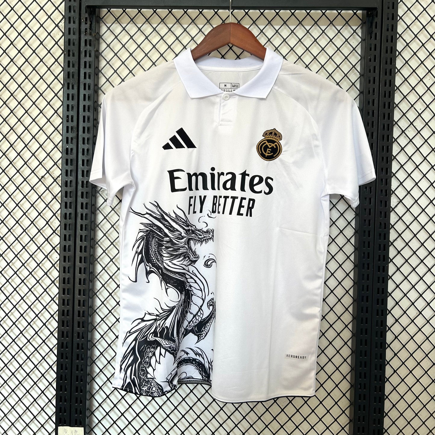 Real Madrid Edición Dragón Blanco 2025/26 Versión Fan