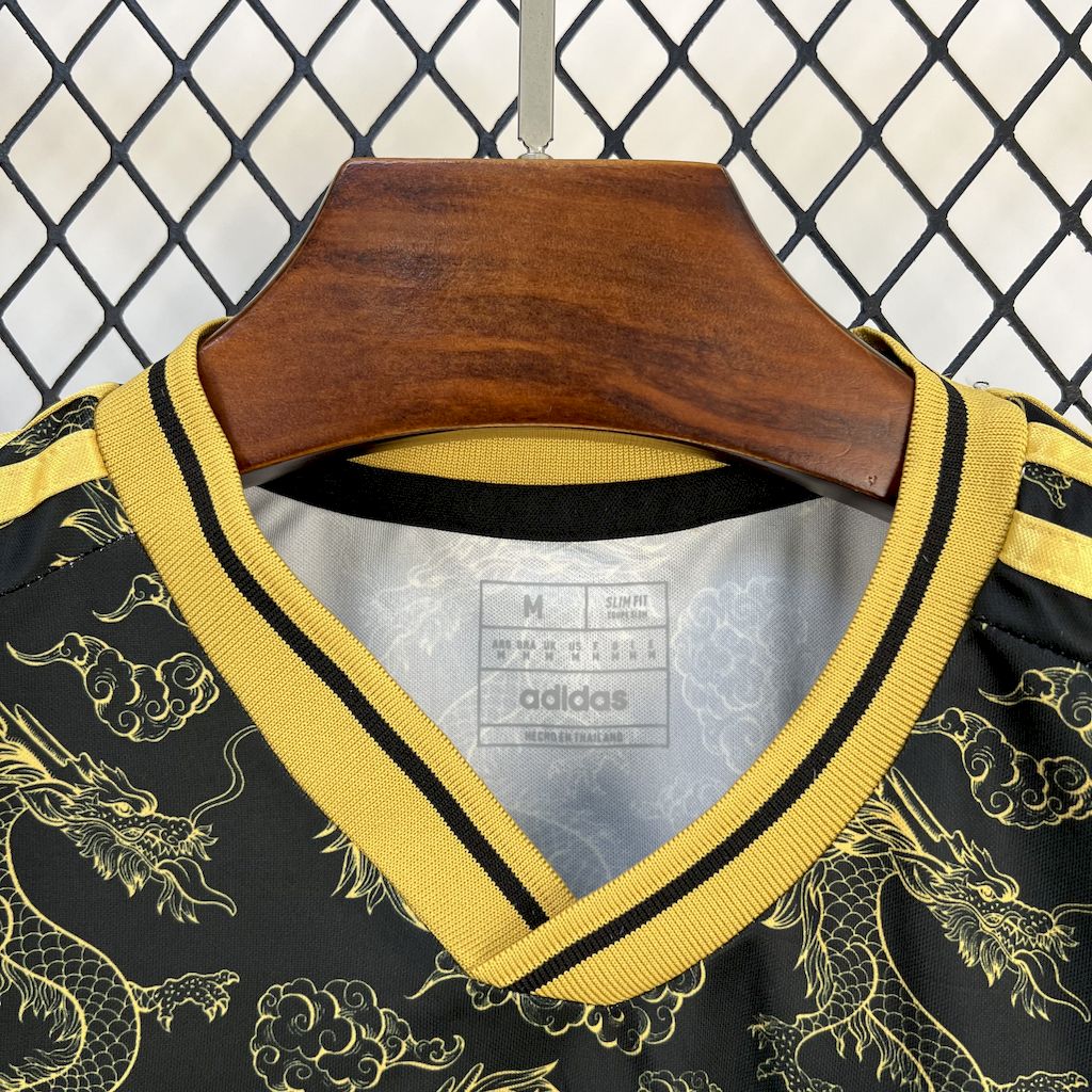 Real Madrid Edición Golden Dragon 2025/26 Versión Fan