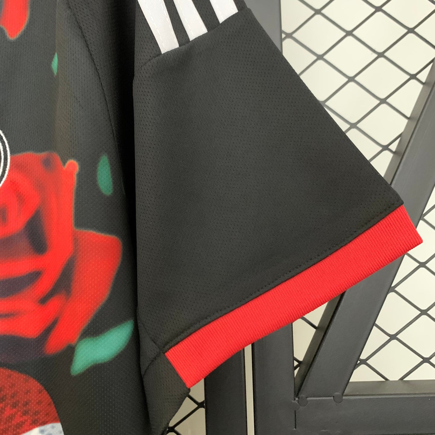 Real Madrid Edición Red Rosas 2025/26 Versión Fan