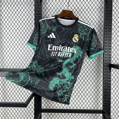 Real Madrid Edición Dragón Negro y Verde 2025/26 Versión Fan