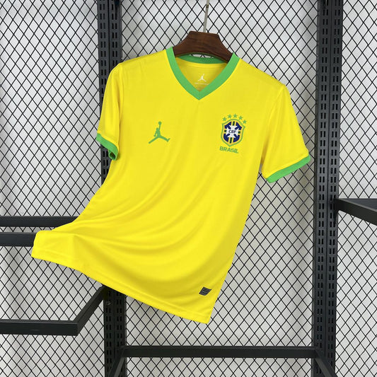 Camiseta Brasil "Jordan Amarillo" 2025/26 Versión Fan