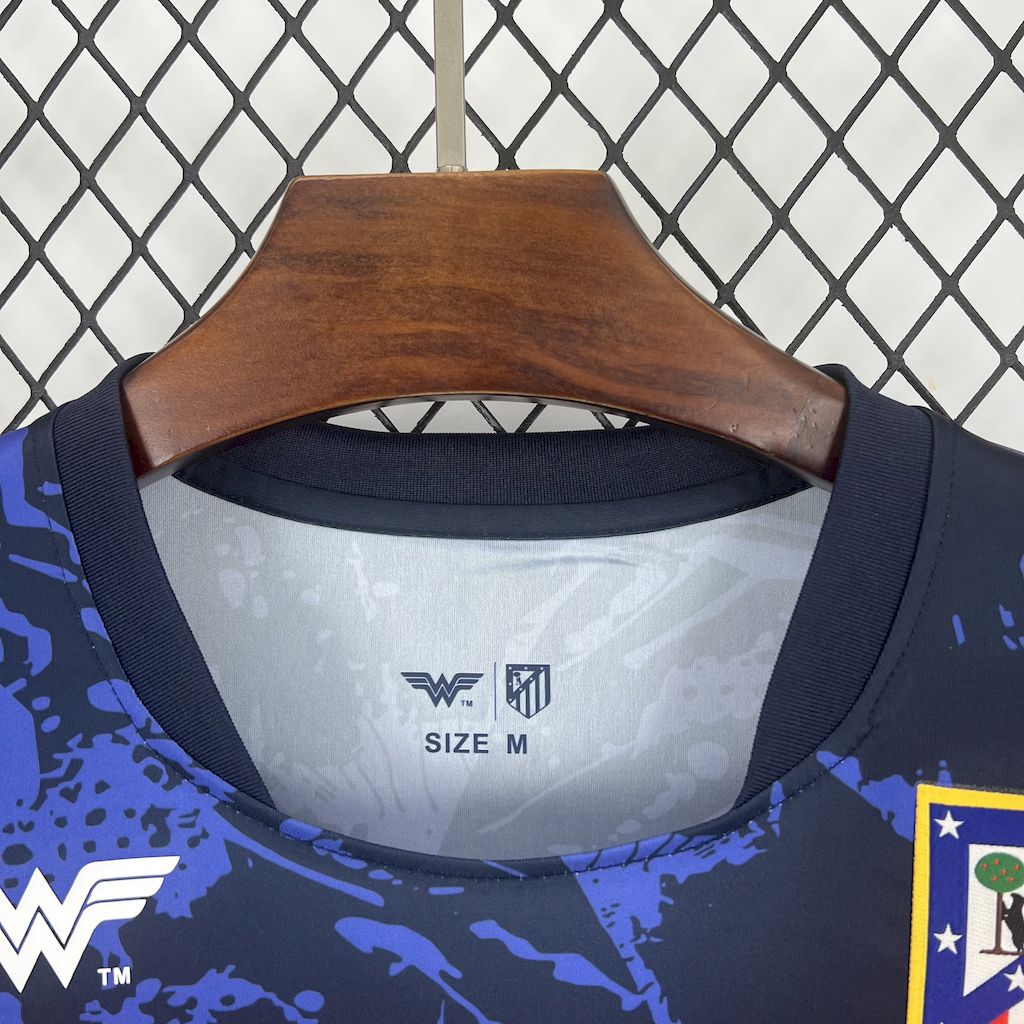 Camiseta Atlético Madrid "Mujer Maravilla" 2025/26 Versión Fan