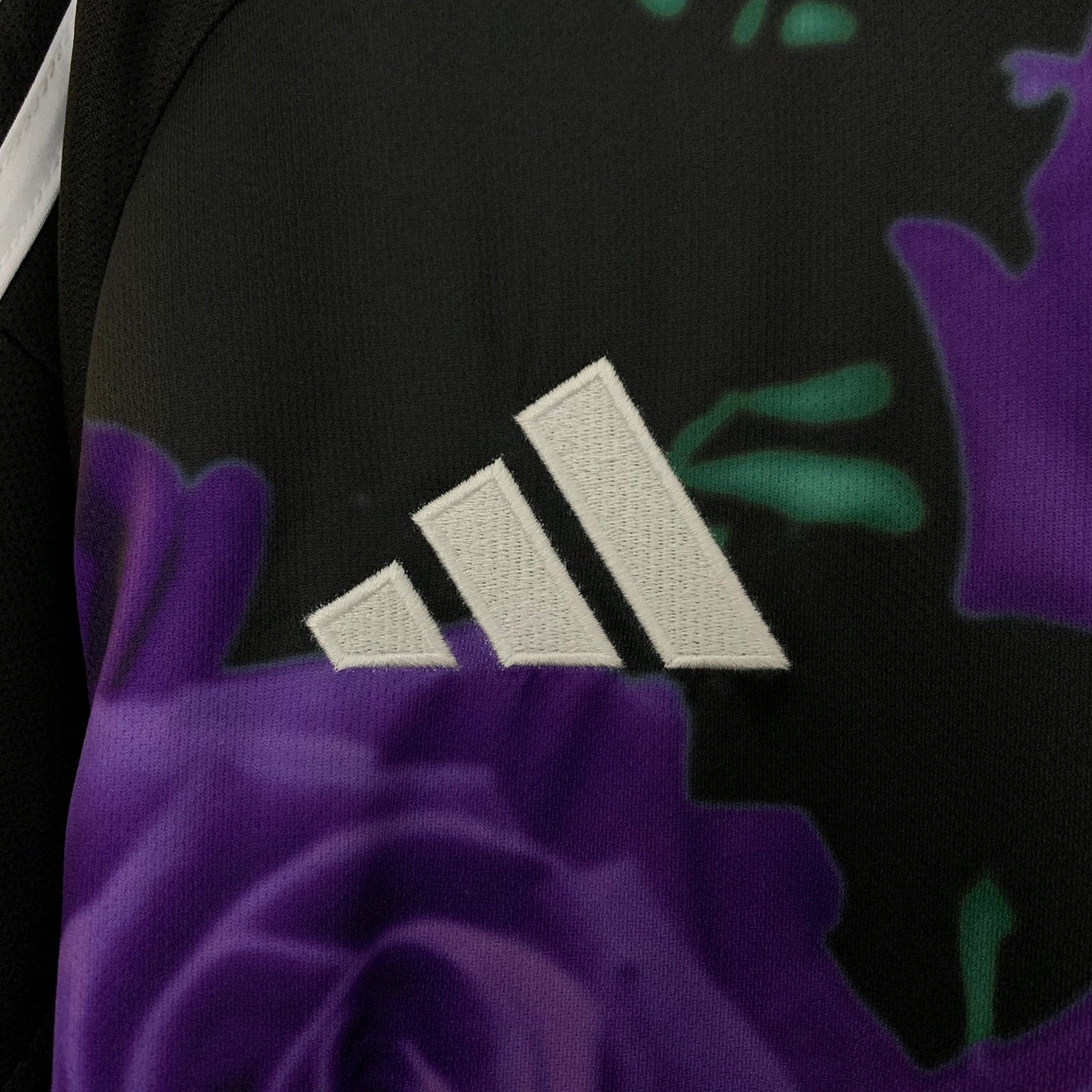 Real Madrid Edición Purple Rosas 2025/26 Versión Fan