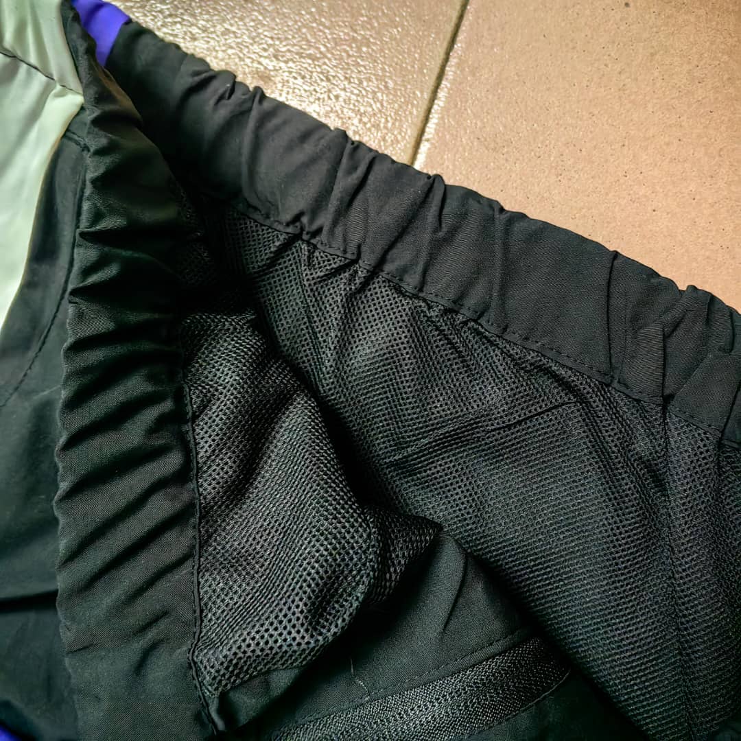 Colo Colo Cortavientos Morado y Negro 2025