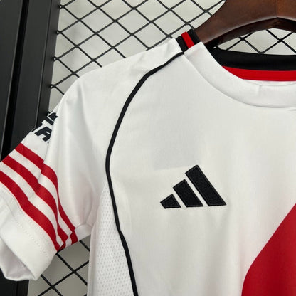 River Plate Kit Niños Local 2025/26