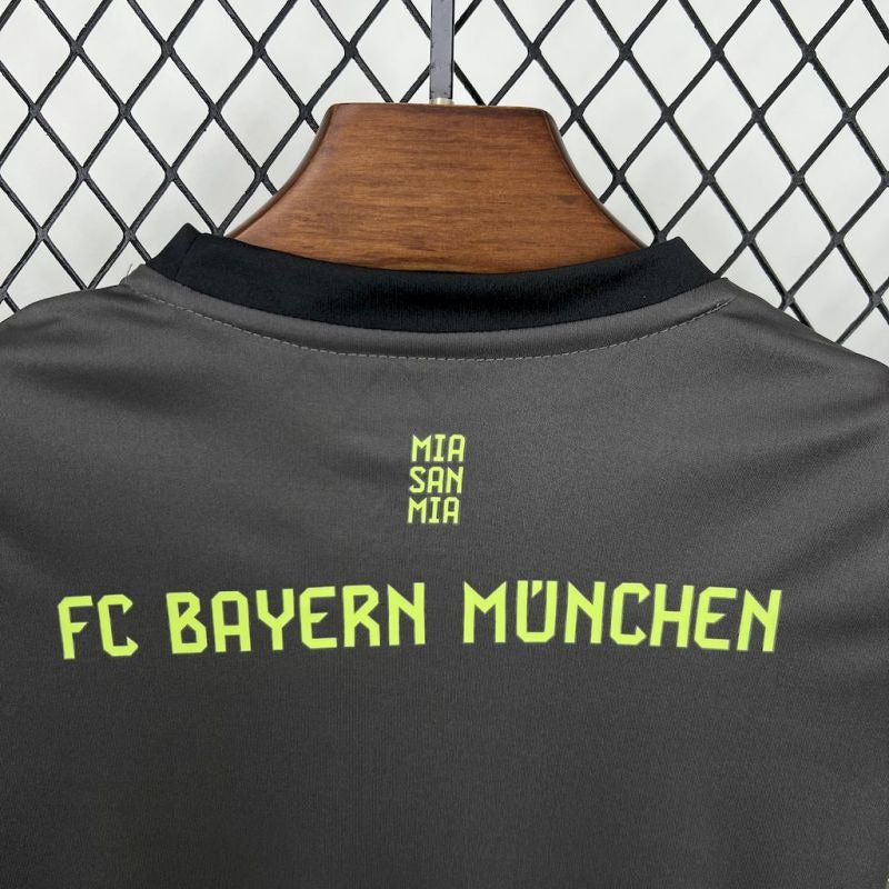 Bayern Munich Kit Niños Portero Negro 2025/26