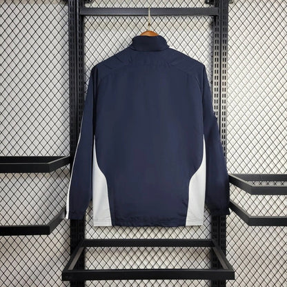 Cortavientos del Real Madrid azul marino con blanco y verde